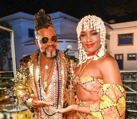 Carlinhos Brown E Iza S O Atra O No Circuito Barra Ondina Em Salvador