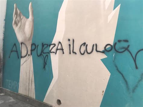 Salerno Vandalizzati Con Scritte E Disegni Volgari I Murales Dedicati