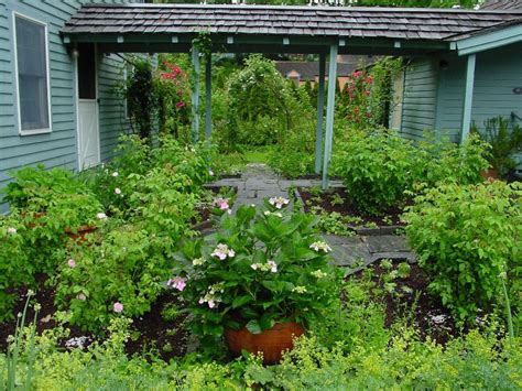 Gertrude Jekyll Garden at the Glebe House Museum