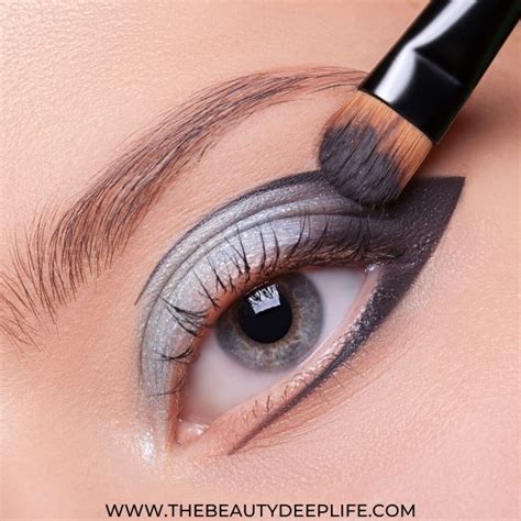 Eyeliners For Blue Eyes 15 Eye Catching Must Haves