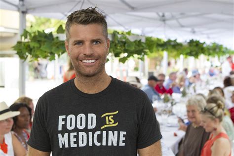 Celebrity chef Pete Evans at the Noosa Street Feast long lunch. | Celebrity chefs, Pete evans ...