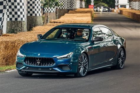 Maserati Ghibli 334 Ultima ra mắt lập kỷ lục sedan nhanh nhất thế giới