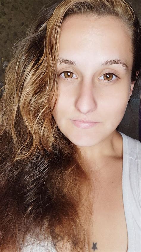 31 Year Old Mom Finally Feels Pretty With No Makeup R Selfie