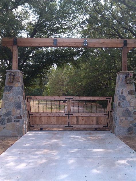 Farmhouse Driveway Entrance Ideas Corrine Bowlin