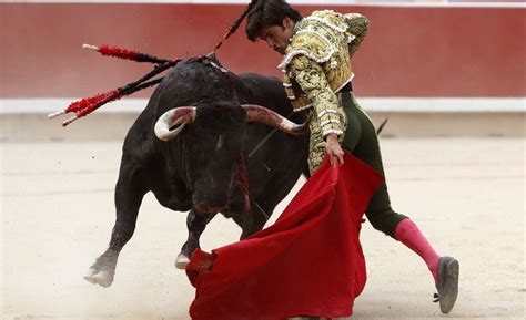 Del Toro Al Infinito Feria De San FermÍn ‘brujito La Casta Indómita