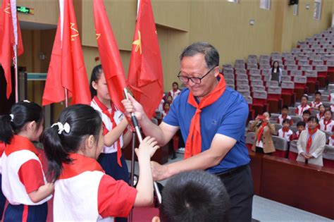 桓台县人民政府 基层信息 【全环境立德树人】学习二十大 争做好队员——桓台一中附属学校开展2022级新队员入队仪式