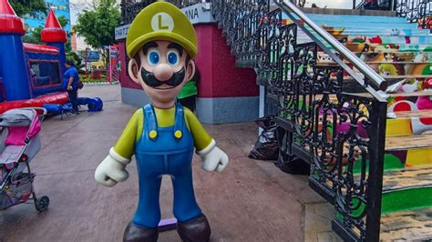 Mario Bros sale de película y se toma fotos en parque de CDMX Uno TV