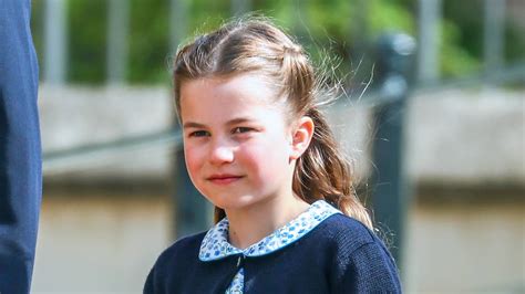 Brits Koningshuis Deelt Nieuwe Foto S Van Jarige Prinses Charlotte 7