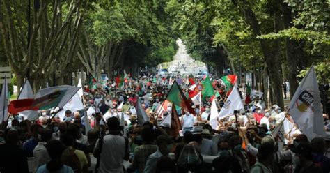 Vis O Centenas De Pessoas Desfilam Em Lisboa Na Manifesta O Do Chega