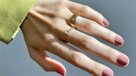 Αυτή η απόχρωση είναι το νέο nude στο μανικιούρ