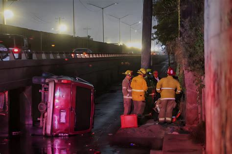 Conductora Herida Al Volcar En Puente De La Avenida Internacional