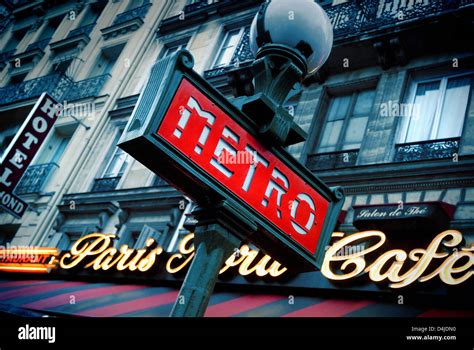 Metro sign, Paris Stock Photo - Alamy