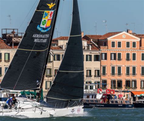 Marina Militare Nastro Rosa Il Giro Dell Italia A Vela Aeronautica