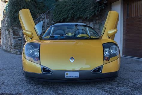 Renault Sport Spider. Yellow limited edition by Williams * All PYRENEES ...