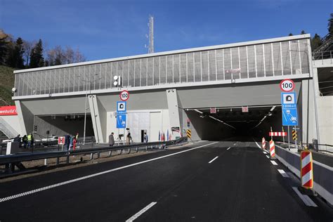 Wielkie Otwarcie Tunelu Na Zakopiance Jego Budowa Trwa A Ponad Lat