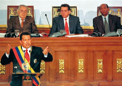 Efemérides Chávez Presentó La Constitución El 5 A De 1999