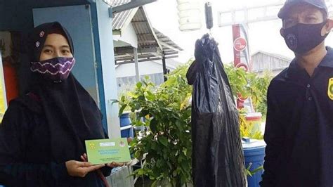 Rutin Setor Sampah Nasabah Bank Sampah Bahe Mart Banjarmasin Miliki