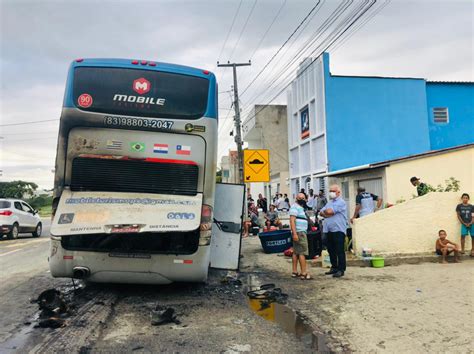 Veja Imagens Nibus Delega O Do Botafogo Pb Pega Fogo Durante