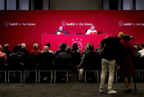 Onenigheid Binnen Ajax Over Nieuwe Commissarissen Bestuurders Zoeken