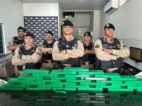 Portal Caparaó Jovem é presa mala lotada de barras de maconha