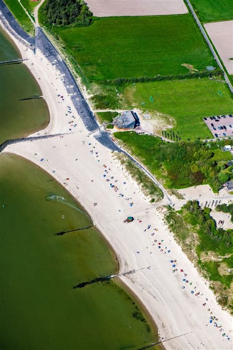 Utersum aus der Vogelperspektive Küsten Landschaft am Sandstrand der