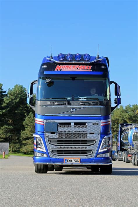 Nuevo Camión Del Tanque De Volvo FH Front View Imagen de archivo