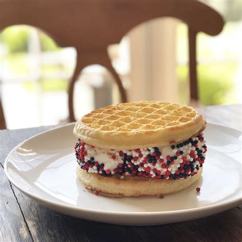 Eggo Ice Cream Sandwich | The Millennial Chef