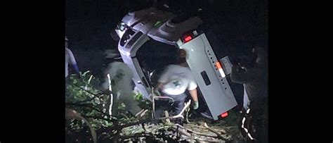 Ocupantes De Pick Up Se Salvan De Morir Tras Volcar En La Carretera A