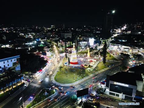 Plaza Salvador Del Mundo Iluminada Con Decoraciones Navide As En San