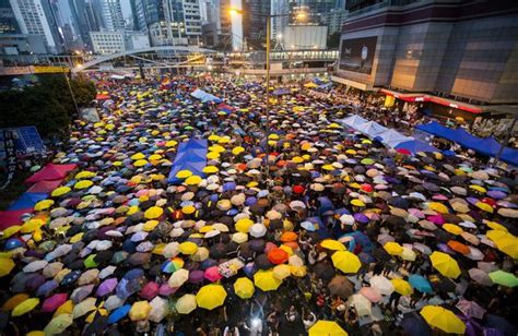 Ombrelli Aperti In Piazza A Hong Kong Per Protesta Studenti