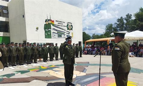 Tarija La Policía impone grados a jefes oficiales y sargentos