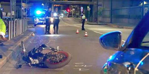 Incidente A Milano 37enne Viene Investita Da Una Moto È In Gravi