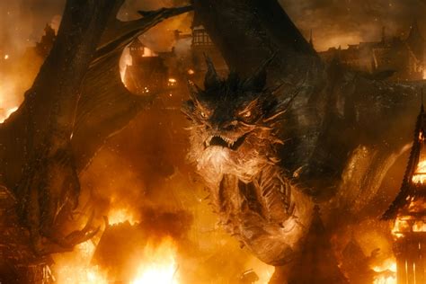 Smaug Orta Dünya Yüzüklerin Efendisi