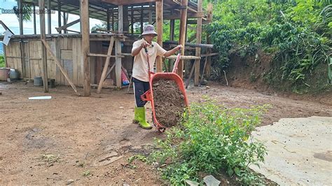 Hari Ini Adik Ahmad Pulang Kampung Aku Gotong Royong Jalan Bareng