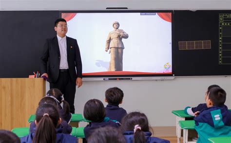 青春践行二十大 挺膺担当向未来 ｜马克思主义学院“红领巾知党史”小课堂开讲！ 共青团内蒙古科技大学委员会