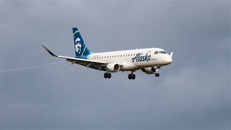 Alaska Airlines Embraer E175 Aborts Landing In Redmond After Flying 275 Feet From Wildfire Air