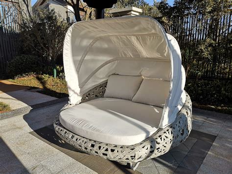 Садовый шезлонг Curl с откидным навесом - Couture Jardin - Садовая ...
