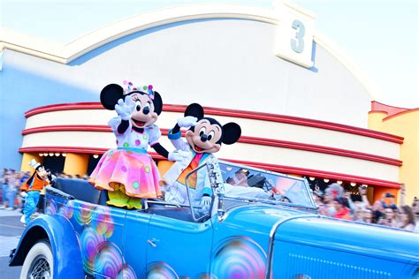 Disneyland Paris Pride la célébration magique de la diversité aura