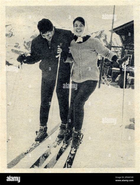 Sacha Distel Et Francine Br Aud Photo Stock Alamy