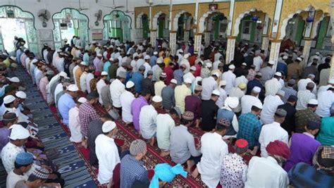 Selain Masjid Al Azhar Ini Daftar Jamaah Yang Sudah Laksanakan Salat