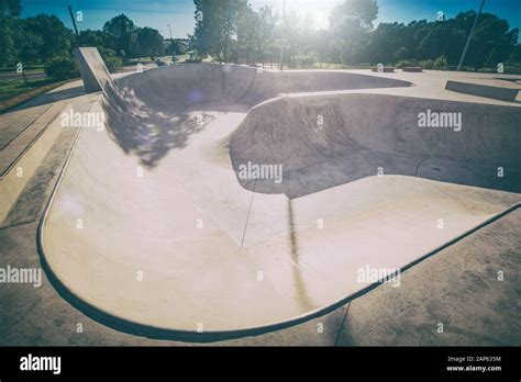 Skatepark Concreto Fotos Und Bildmaterial In Hoher Aufl Sung Alamy