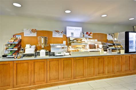 Holiday Inn Express - Detroit Metro Airport DTW With Parking & Shuttle