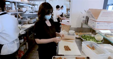 Restaurant industry struggles to get workers to come back