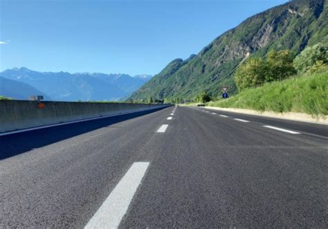 Verwirrte Frau Mitten Auf Mebo Unsertirol