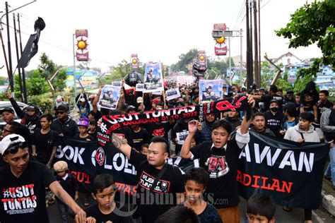 Aremania Gelar Aksi Solidaritas Tragedi Kanjuruhan Foto 6 1945387