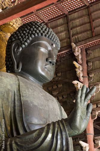 東大寺大仏殿の盧遮那仏 の ストック写真とロイヤリティフリーの画像 Pic 95801109