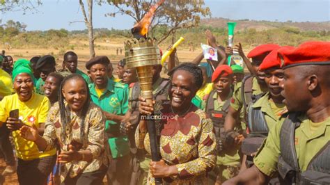 Video Waziri Ndalichako Ashika Mwenge Na Kukimbiza Kasulu Miradi Yote