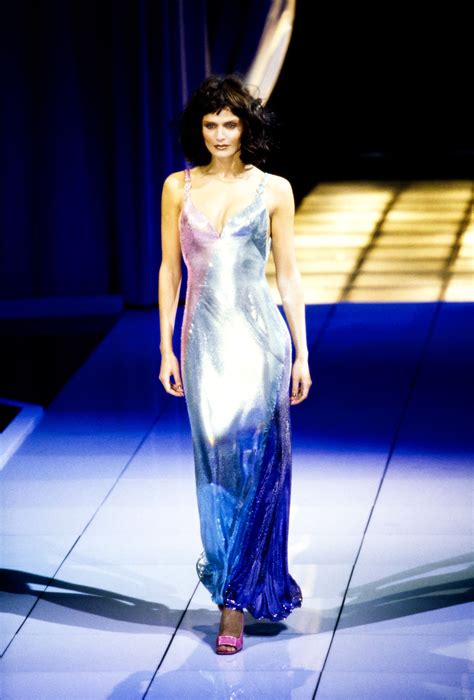 gianni versace biografia legado  muerte del fundador de versace