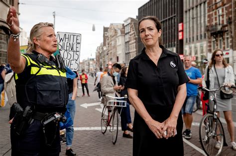 Halsema Smste Rutte Tijdens Racismedemonstratie ‘je Zet Me Wel Erg In De Kou Foto Adnl