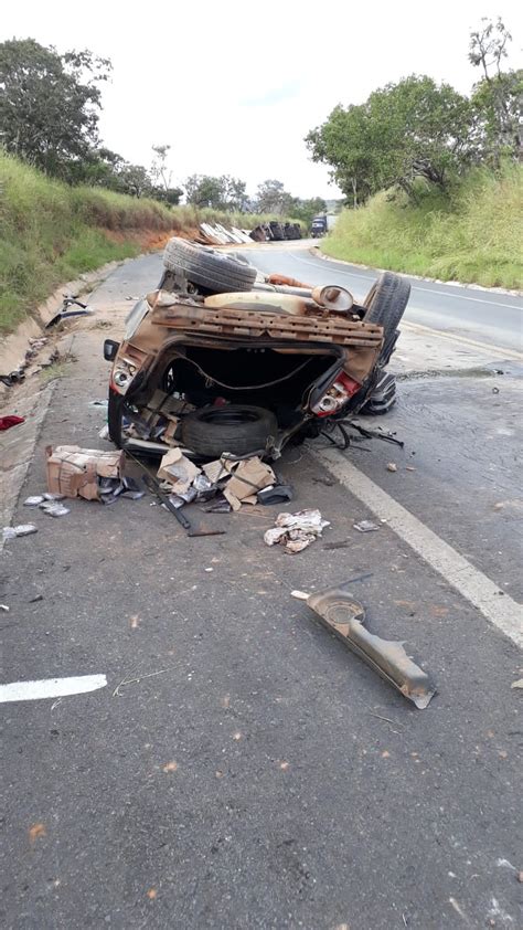 Motorista De Carro Morre E Dois Passageiros Ficam Feridos Em Acidente